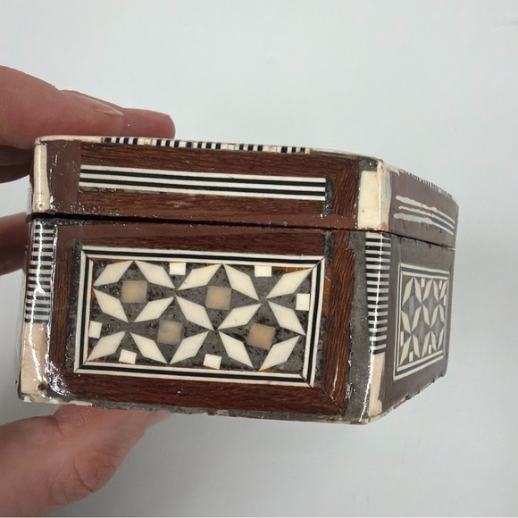 Mother of Pearl Jewelry Hexagon Handmade Inlaid Mother of Pear Trinket Box - Picture 4 of 9